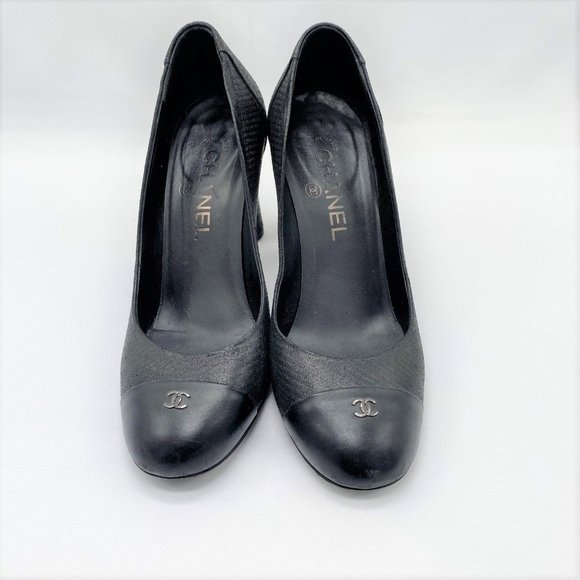 Chanel Black Lambskin Pumps with Silver CC on Toe - Picture 2 of 10